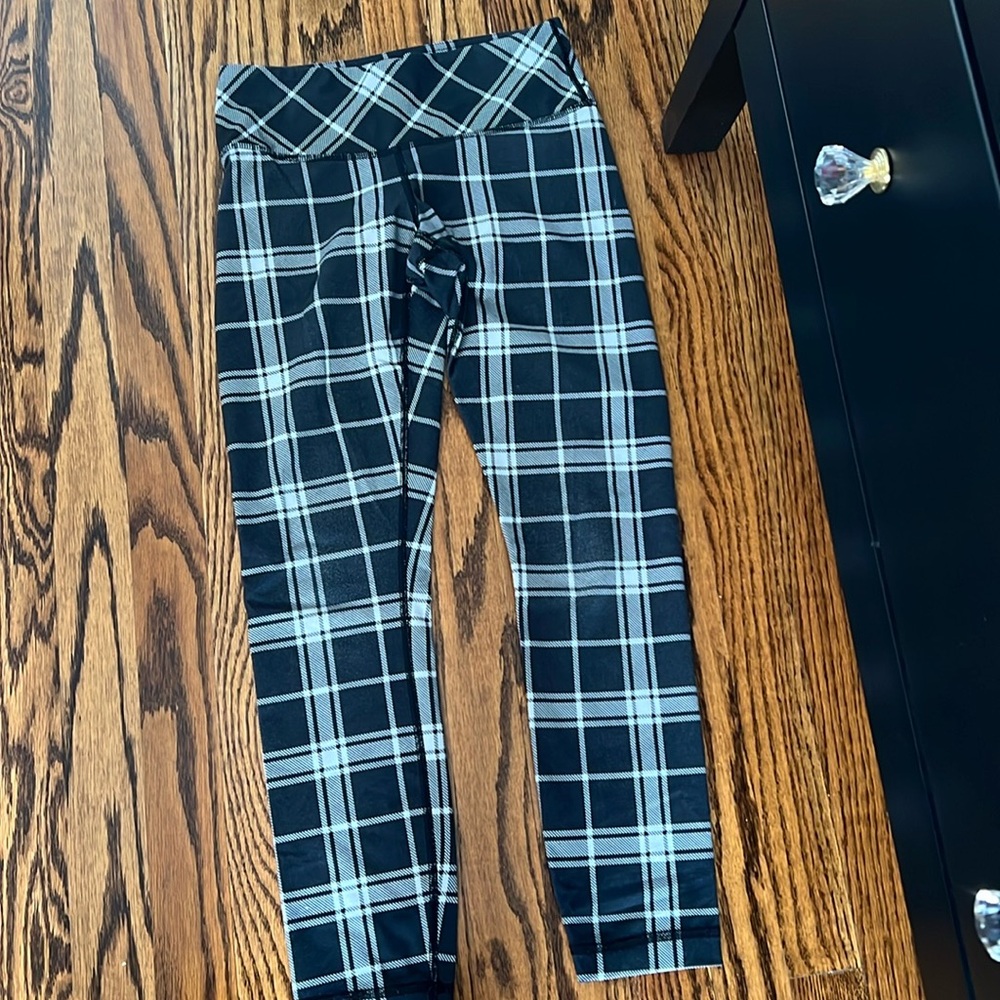 Lululemon wunder under size 4 plaid